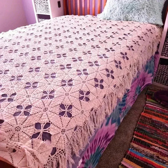 Vintage handmade crochet twin bedspread cottage core